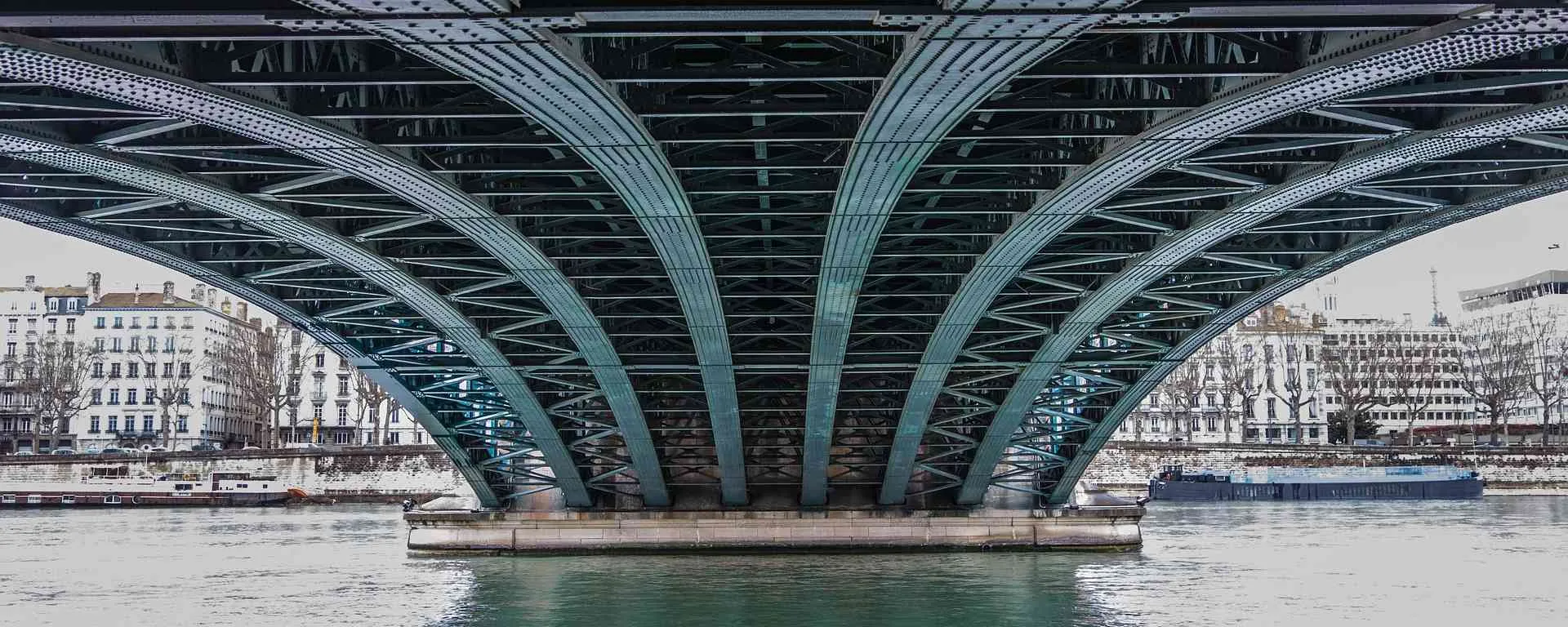 Pont sur le fleuve Rhône à Lyon en France